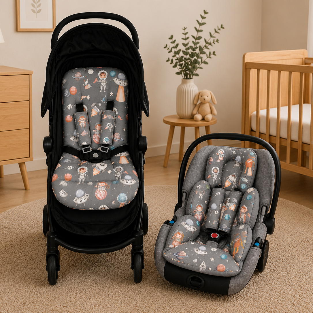 Kit Colchonetes 3 Peças para Carrinho & Bebê Conforto + Protetores de Cinto Espaço Cinza Verso Cinza