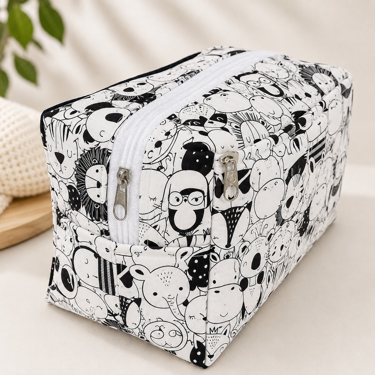 Necessaire Porta Fraldas e Lenço Umedecido 3 Compartimentos Safari Preto & Branco