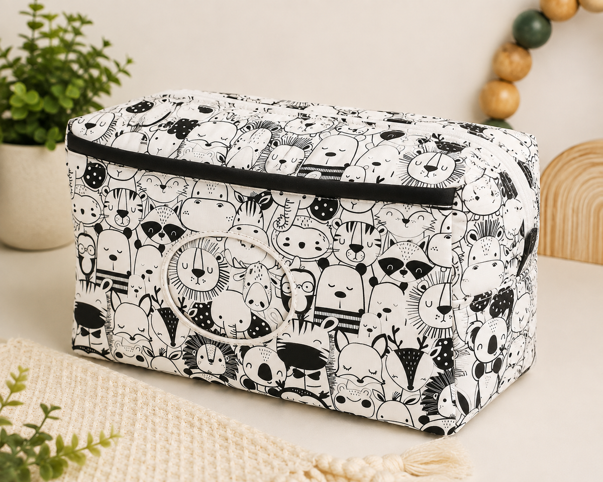Necessaire Porta Fraldas e Lenço Umedecido 3 Compartimentos Safari Preto & Branco