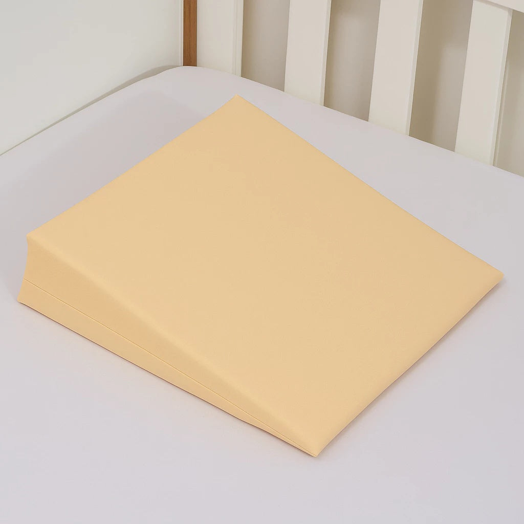 Travesseiro Antirrefluxo para Mini Berço e Carrinho Amarelo